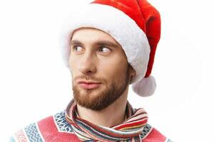 de bonne humeur homme portant Père Noël chapeau vacances Noël décorations photo