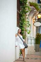 magnifique femme à le des rues de le fortifiée ville dans Carthagène de Indes photo