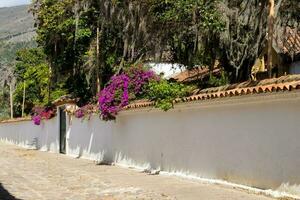 magnifique des rues et façades de le historique Maisons de villa de leyva ville situé sur le boyaca département dans Colombie photo