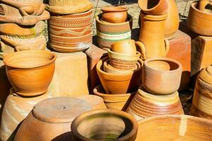 traditionnel poterie dans le ville de raquira. ville de des pots photo