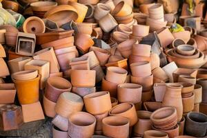 traditionnel poterie dans le ville de raquira. ville de des pots photo