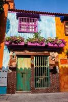 le coloré colonial Maisons à le fortifiée ville de Carthagène de Indes photo