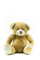 Ours en peluche brun jouet assis sur fond blanc photo