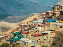 le ville sur le rock. authentique daghestanais Montagne village de choh. Russie. photo