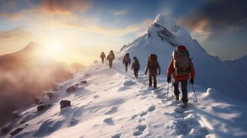 groupe de gens randonnée dans hiver montagnes avec raquettes et sacs à dos avec ai généré. photo