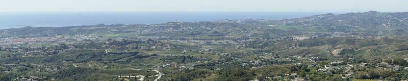 panoramique vue sur mer rive de mijas ville, andalousie, Espagne photo