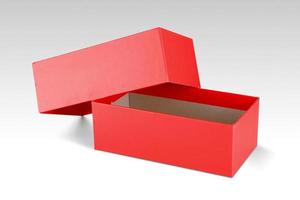 boîte rouge sur fond blanc