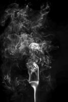 la fumée de l'encens.simulée à la fumée de la nourriture chaude.semble comme un monstre. photo