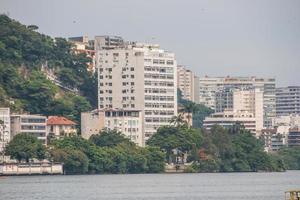 Vue sur le lagon de Rodrigo de Freitas à Rio de Janeiro, Brésil photo