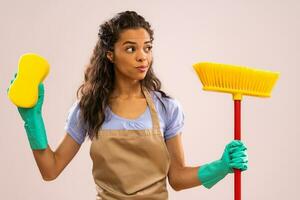 portrait de une professionnel Femme de ménage photo