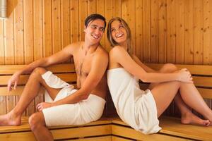 une couple dans une sauna photo