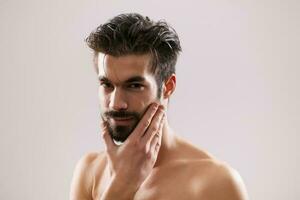 portrait d'un homme barbu photo