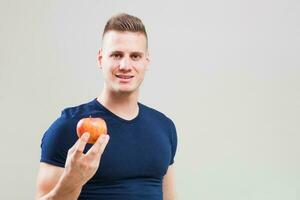 portrait de une homme promouvoir en bonne santé habitudes photo