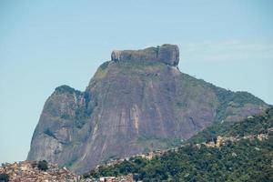 Gavea Stone vu du lagon de Rodrigo de Freitas à Rio de Janeiro photo