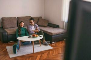 une couple dépenses temps ensemble photo