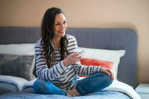 une femme repos dans sa lit photo