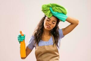 portrait de une professionnel Femme de ménage photo