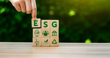 esg concept de environnemental, social et gouvernance. durable société développement. long terme durabilité et sociétal impact de entreprises, organisations, et investissements. carbone émission photo