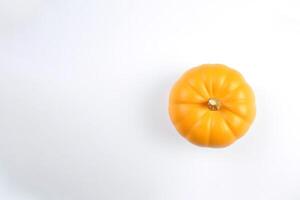 Haut vue de Frais Orange citrouille isolé sur blanc Contexte. ai généré photo