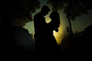 silhouette de une romantique couple dansant et profiter dans le sombre. ai généré photo