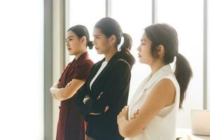 sud-est asiatique affaires femme gens groupe travail dans Bureau pour femmes droits photo