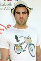 zachary quinto en arrivant à le une temps pour héros pédiatrique sida 2008 avantage à le anciens combattants administration terrains bois de l'ouest Californie juin 8 2008 2008 kathy huches huches photo