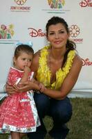 Ali landry et estelle Monteverde en arrivant à une temps pour héros célébrité carnaval bénéficiant le Elizabeth verre pédiatrie sida fondation à le wadsworth théâtre terrains dans bois de l'ouest , Californie sur juin 7, 2009 photo