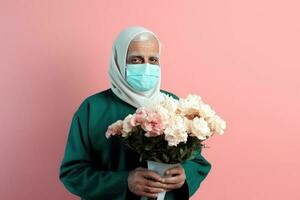 portrait de personnes âgées arabe homme portant masque et en portant magnifique bouquet, génératif ai. photo