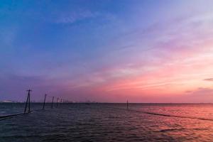 baie de tokyo avec beau ciel coucher de soleil photo