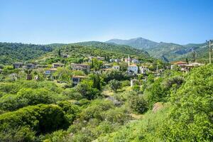 le paysage de doganbay village et pierre maison sur une été et ensoleillé journée. photo