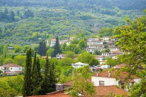 une village dans dinde sur une été et ensoleillé journée. photo