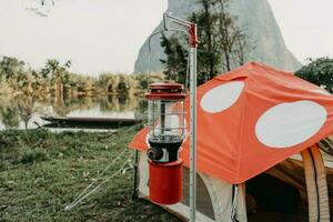 sélectif concentrer lampe dans le camping site à Vientiane, Laos photo