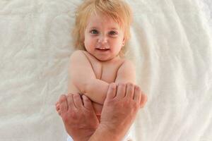 masseur Faire exercice pour mains peu bébé photo