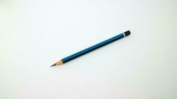 sélectif concentrer sur 2b crayon sur plein ensemble de noir et bleu l'écriture et dessin graphite des crayons tri de foncé à lumière. photo