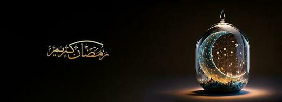 arabe calligraphie de Ramadan kareem et 3d rendre, magnifique brillant croissant lune à l'intérieur verre vase ou lanterne sur noir Contexte. bannière ou entête conception. photo