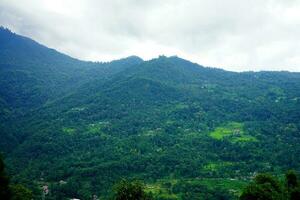 vert Montagne intervalle et décalé villages dans sikkim photo