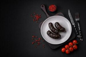 délicieux noir du sang saucisse ou noir pudding avec épices et herbes photo