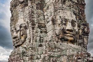 Bas-relief au temple d'Angkor Thom à Siem Reap, Cambodge photo