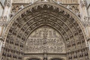 Détail d'un cadre de porte à la cathédrale Notre-Dame d'Anvers en Belgique