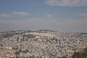 Vue du mont des oliviers sur la vieille ville de Jérusalem en Israël photo