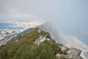 Vue aérienne du haut du rocher de Gibraltar photo