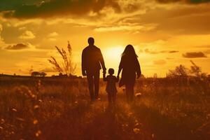 silhouette de content famille en marchant dans le Prairie à le coucher du soleil. ai génératif photo