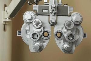 dispositif optique phoroptère pour mesurer la vision de l'œil humain