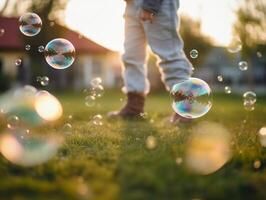 une proche en haut de géant bulles, flou Contexte de une enfant bokeh jambes portant blanc vêtements et fonctionnement autour sur le pelouse. ai génératif photo