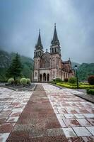 Basilique de Père Noël maria la réel de covadonga, asturies, Espagne. photo