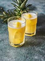 deux des lunettes de ananas jus photo