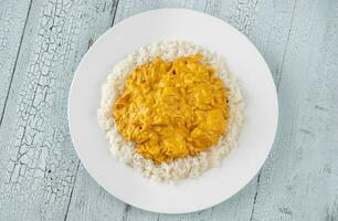 portion de poulet au curry photo