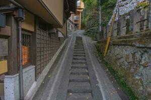 passerelle dans le kurokawa onsen village, escalier dans le nature, Kurokawa, Kumamoto, kyushu, Japon photo