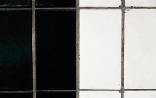 Résumé fond noir et blanc multicolore de vieux pavés gros plan de la chaussée photo