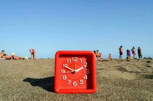 horloge sur le sable photo